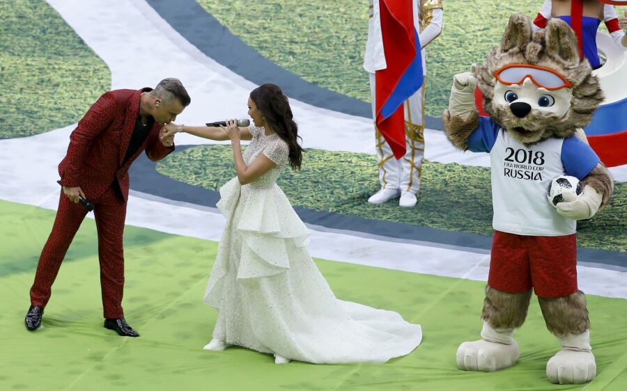 Abertura da Copa tem  Ronaldo e dueto de Robbie Williams e cantora russa