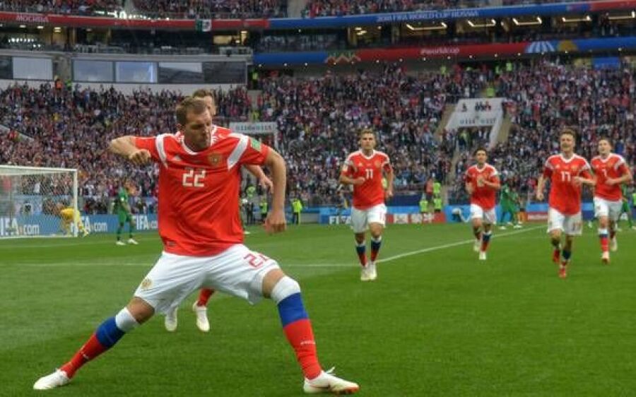 Festa completa: técnico mostra estrela, e Rússia abre a Copa em casa com goleada sobre a Arábia