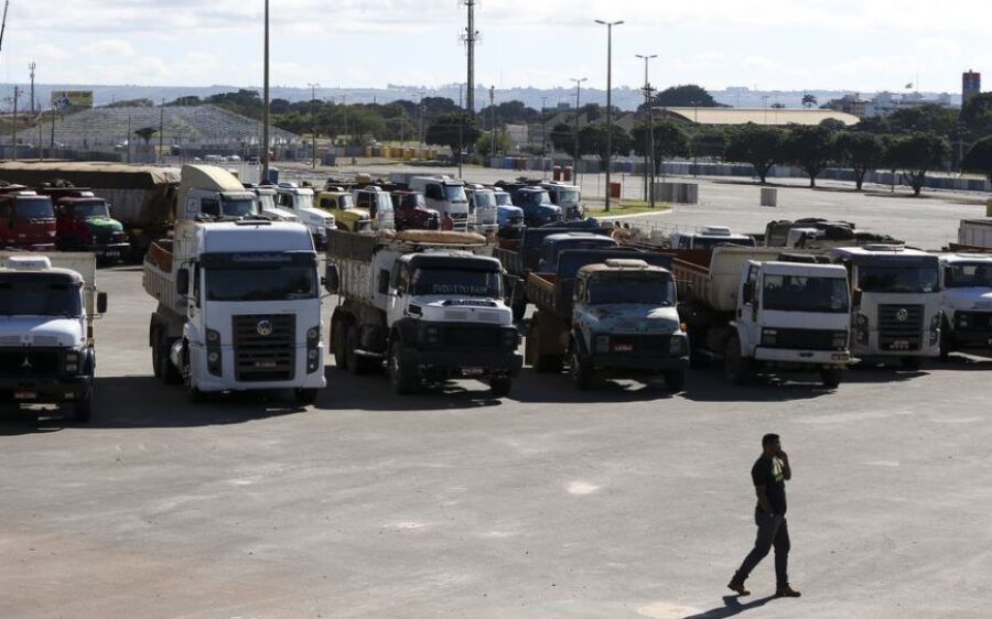 Frete tabelado pode tirar R$ 53 bi da economia, diz setor produtivo