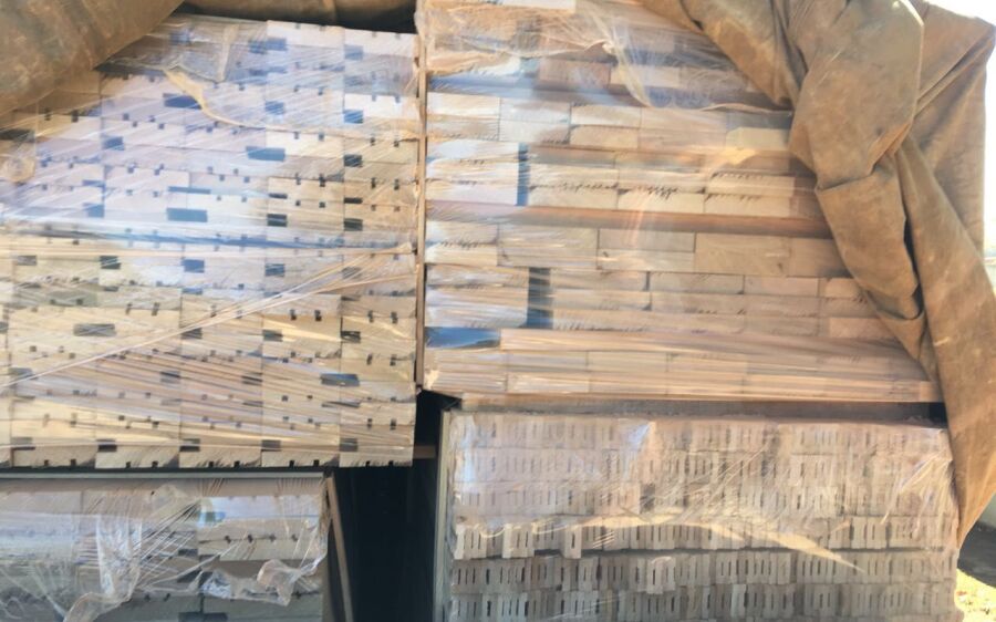 PMA autua em R$ 5,1 mil empresa  paranaense com carga de madeira  ilegal apreendida pela PRF