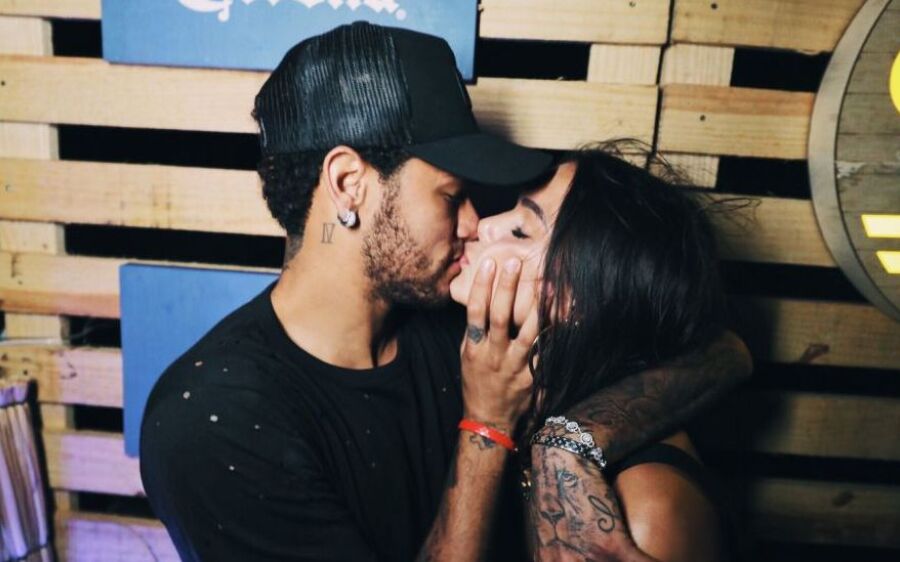 Concentrado na Rússia, Neymar fica com ciúmes de Bruna Marquezine e manda recado