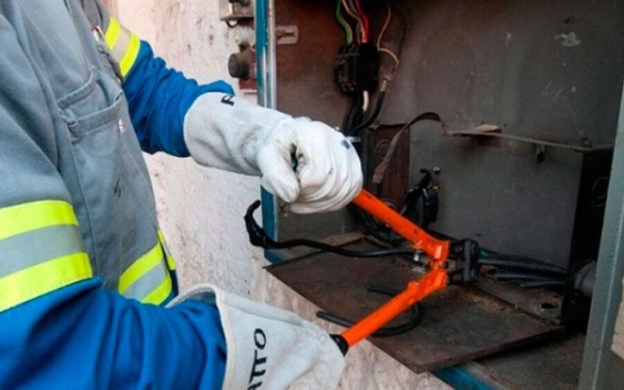 Homem furta carro da Energisa na tentativa de evitar corte de energia em sua casa
