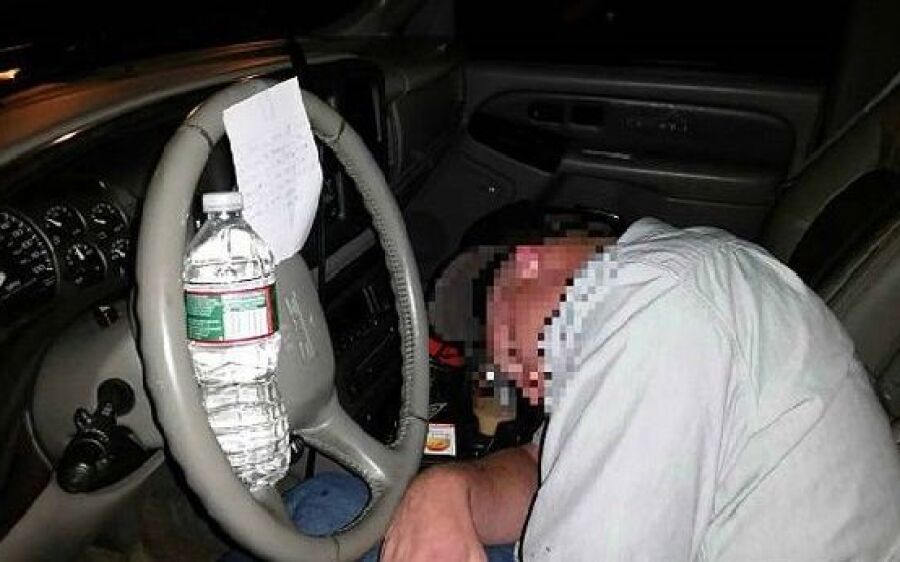BÊBADOS dormem com carro em movimento em Chapadão do Sul