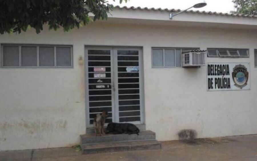 Jovem é agredida a socos e queimada com carvão pelo ex durante festa