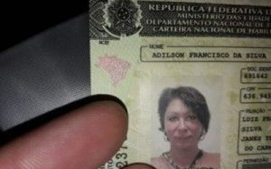 Transexual é morta com pedradas na cabeça e mais de 20 golpes de faca
