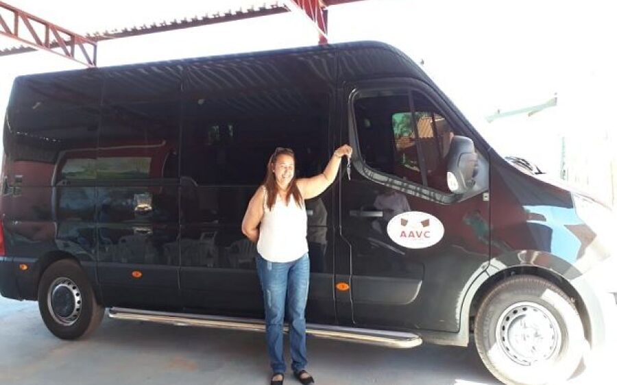 Vereadora Lucia viabiliza Van  para a AAVC de Coxim