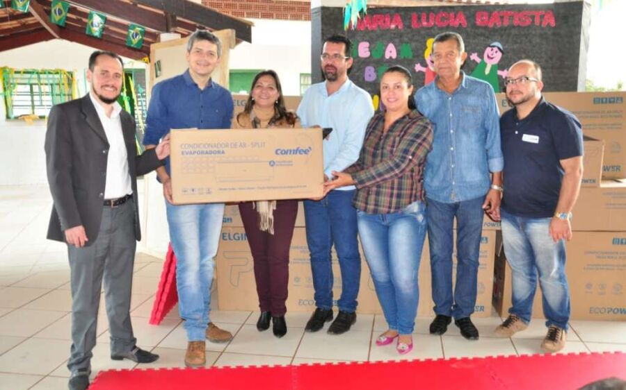Salas de aula do bairro Pequi recebem 18 aparelhos de ar condicionado