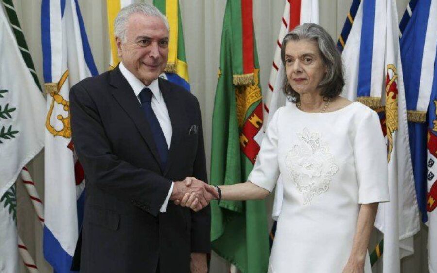 Cármen Lúcia assume novamente a Presidência da República