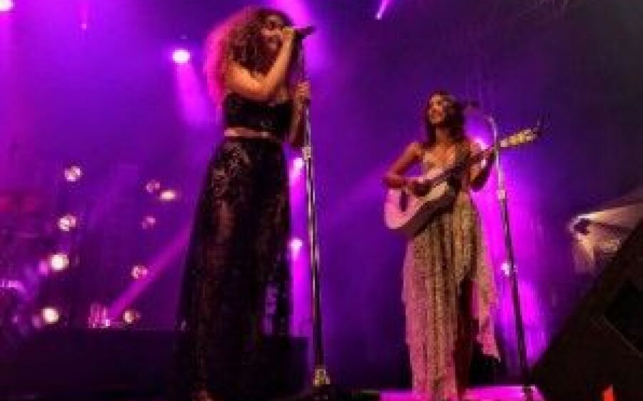 Duo Anavitória fecha Festival de Bonito com plateia encantada antes de lançar filme na Capital