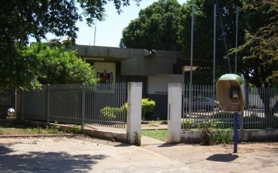 Acusado de matar rapaz por dívida de R$ 40 é preso escondido em casa abandonada