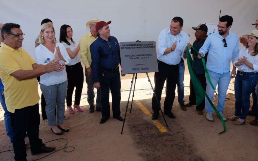 Autoridades estaduais e municipais celebram entrega do conjunto habitacional Taquari II