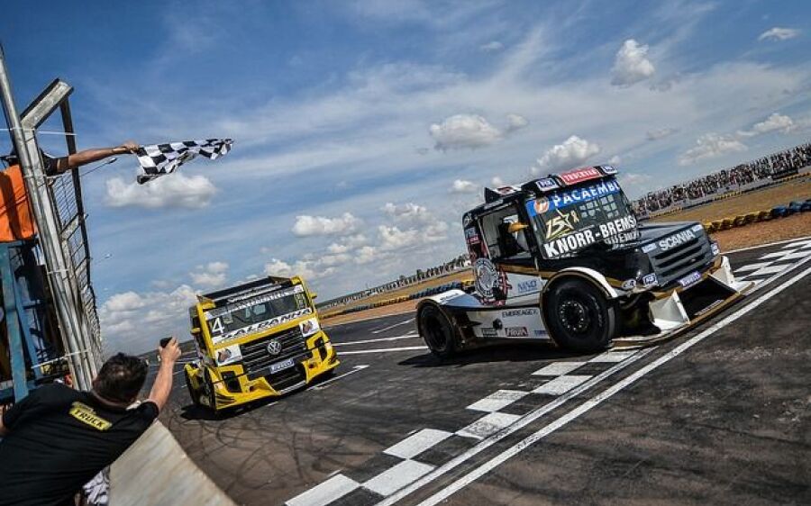 Felipe Giaffone e Roberval  Andrade vencem em Campo Grande na Copa Truck