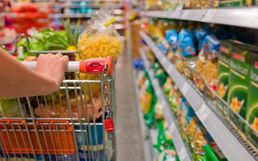 Mesmo com queda em junho, supermercados crescem 2% no semestre 