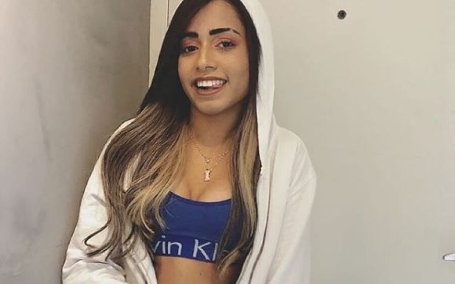 Aos 15 anos, MC Loma abandona escola e é proibida de fazer show no Recife