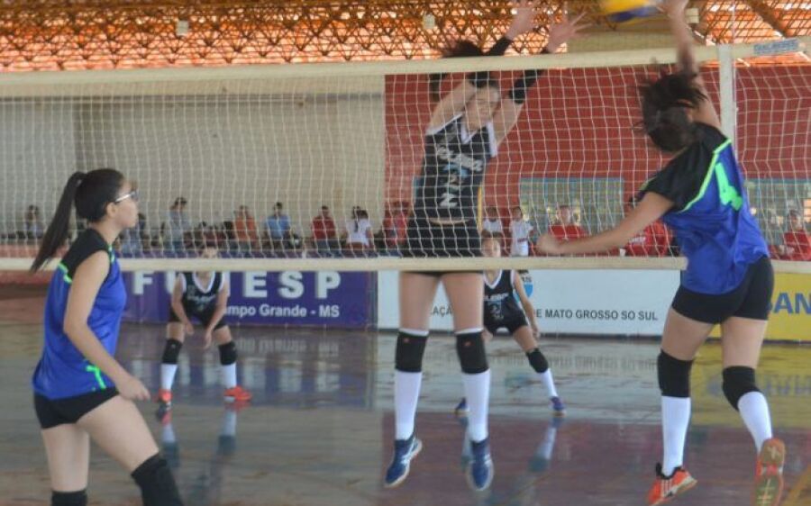 Inscrições abertas para etapa do vôlei 4×4 no Parque Jacques da Luz