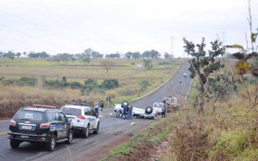 Capotamento na BR-262 matou jovens de 22 e 24 anos