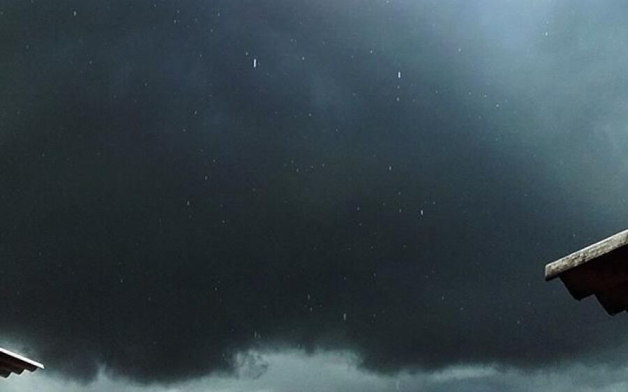 Coxim amanhece sob alerta de tempestades neste domingo (2)