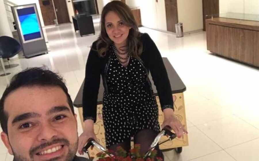Médica com doença autoimune cancela eutanásia após reencontrar antigo amor