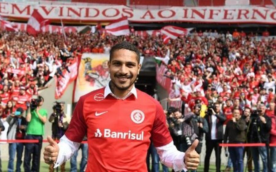 Guerrero é apresentado no  Internacional e promete retribuir o carinho da torcida