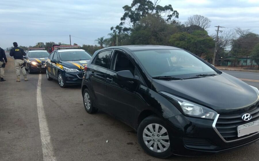 PRF prende dupla de Rio Verde de MT com carro roubado