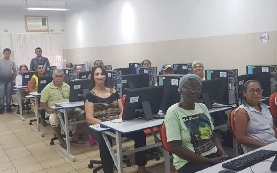 Projeto “Conectado Real Idade” leva aprendizagem sobre tecnologia para idosos