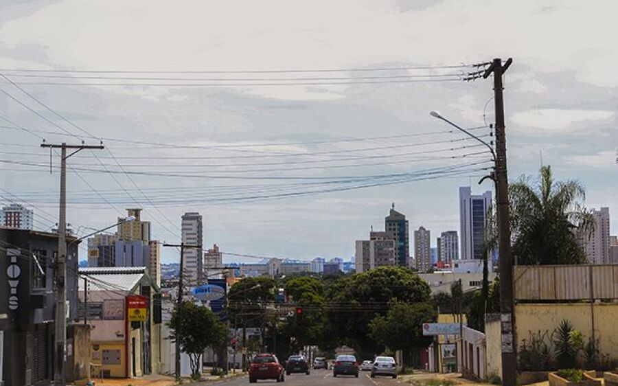 Chegada de frente fria derruba temperatura e traz chuva para MS