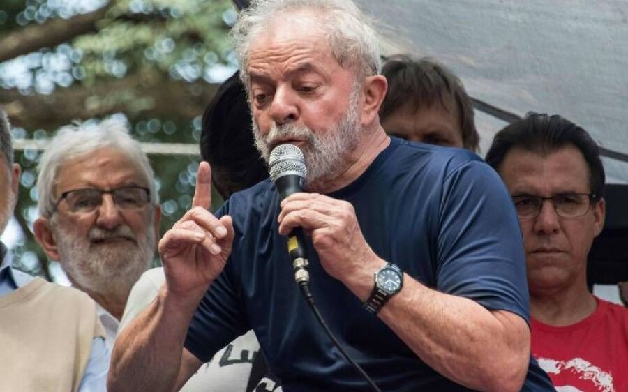 Barroso dá sete dias para Lula defender sua  candidatura à Presidência