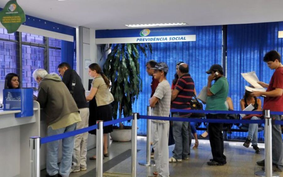 Aposentados começam a receber  1ª parcela do décimo terceiro