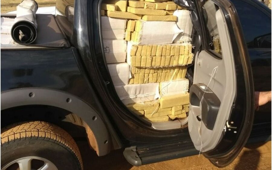 APREENSÕES de armas e drogas marcaram o final da semana