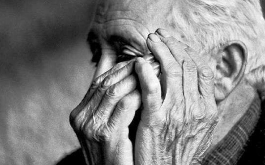 Bêbado, homem ameaça pai enfermo de 92 anos de morte