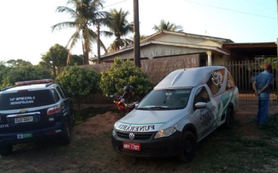 Mulher de 24 anos é encontrada morta com pés e mãos amarrados em casa