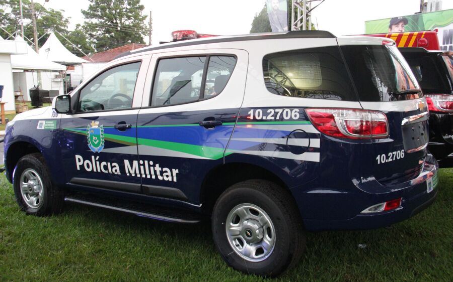 Em roda de bebedeira, jovem é preso após xingar PMs de 
