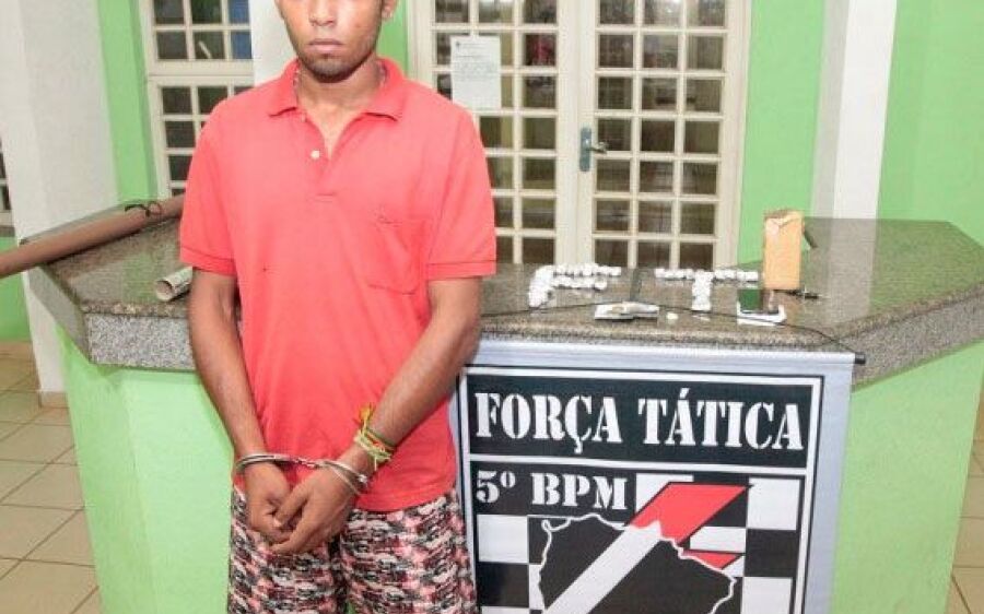 Jovem que vendia maconha de péssima qualidade foi preso pela polícia 