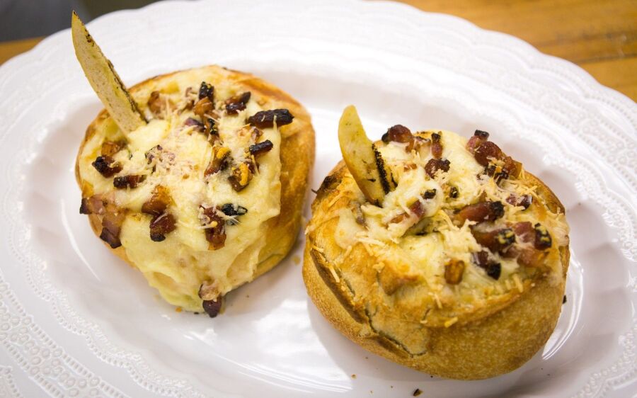 Pão Italiano com Batata, Queijo e Bacon 