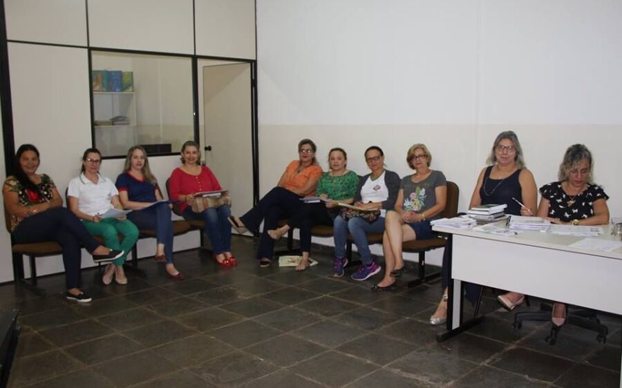 Coordenadoras escolhem os livros  didáticos na rede pública de educação 