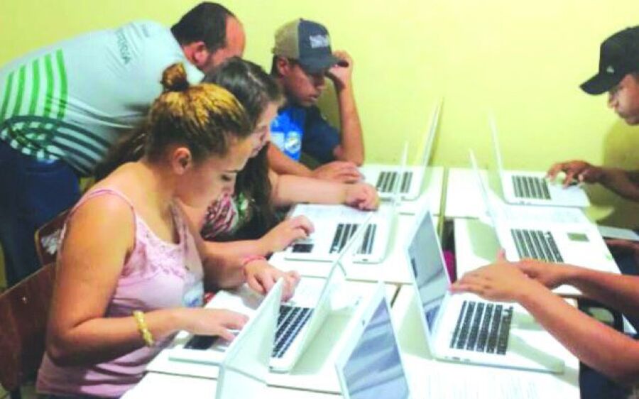 Escolas de Campo de Coxim têm aulas de informática básica