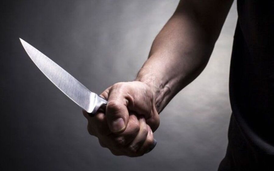 Foi esfaqueado depois de tentar estuprar mulher e ameaçar matar o pai
