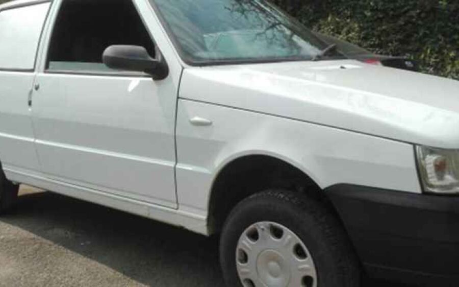 Rapaz é convidado para tomar banho em córrego e tem carro roubado por 
