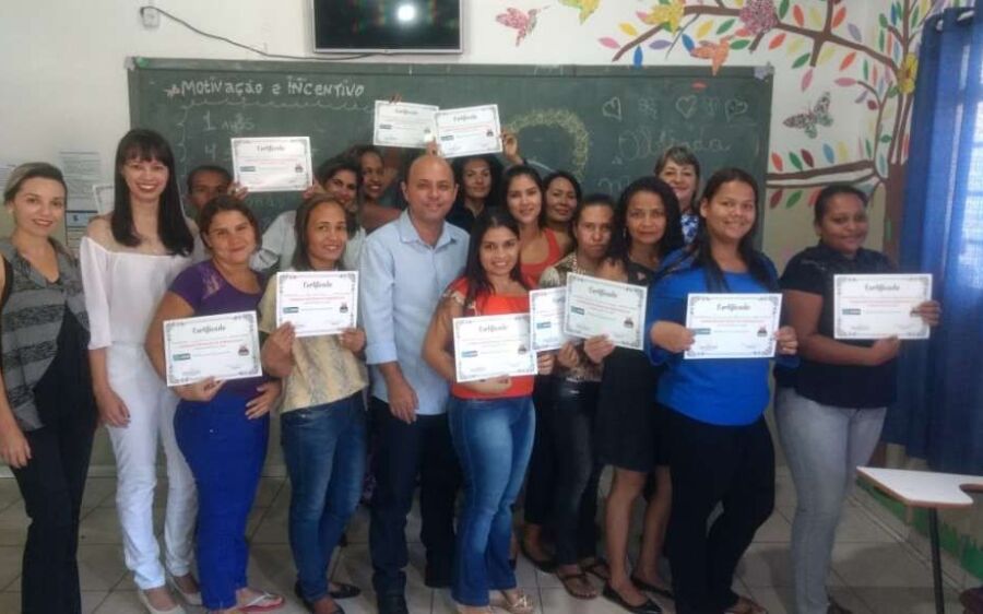 Semcas finaliza mais  um curso de Design de Sobrancelhas