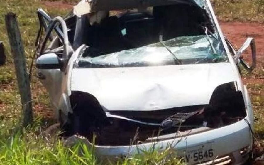 Professora morre após capotar veículo