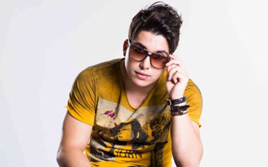 Cantor sertanejo Rick Ribeiro é preso no Paraná em operação contra hacker
