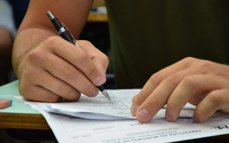 Concursos com inscrições abertas têm salários de até R$ 8,7 mil