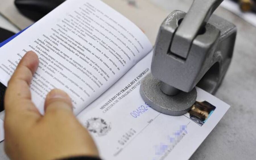 Criada na reforma  trabalhista, demissão por  acordo cresce 60% no ano