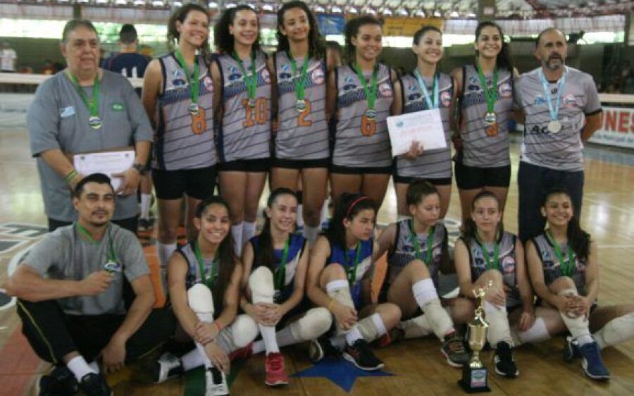 Equipes do interior dominam disputa dos Estaduais de voleibol