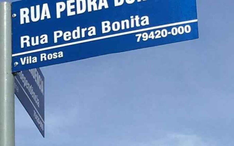 Deslize: prefeitura instala placa, mas CEP é de outro município