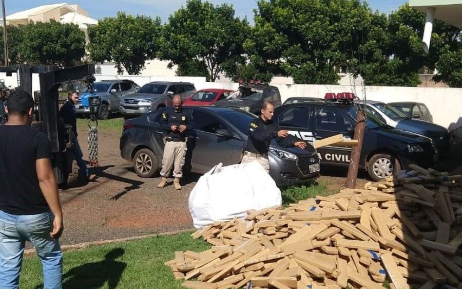 CARREGAMENTO de 1,5 tonelada de maconha foi interceptado pela PRF em Chapadão do Sul 