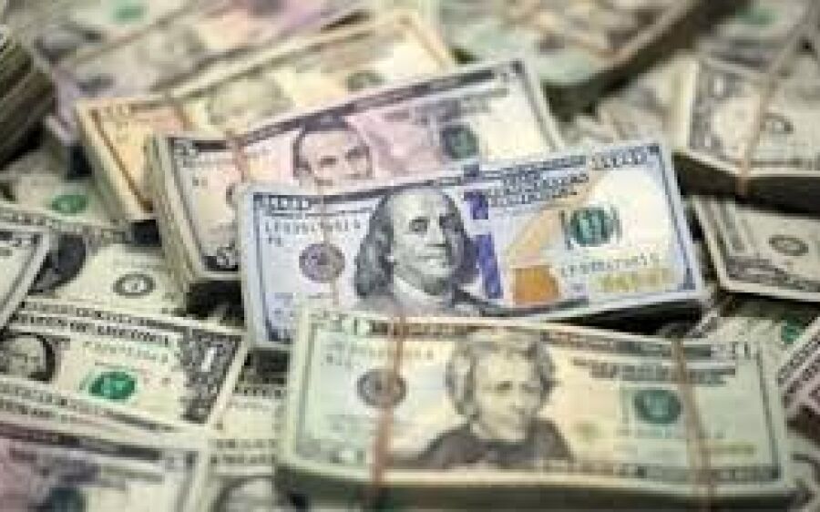 Dólar fecha o mês com queda acumulada de 7,80%