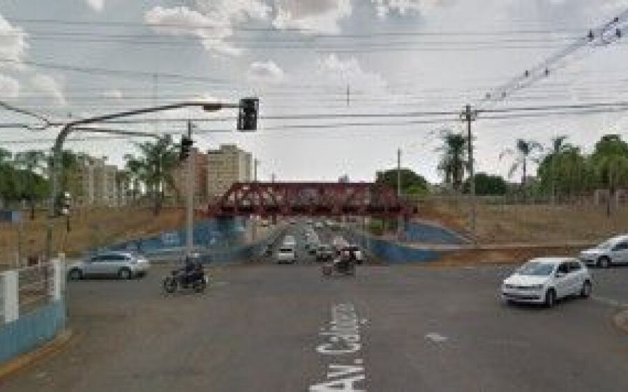 Jovem toma chá de cogumelo, cai de viaduto e morre na Capital