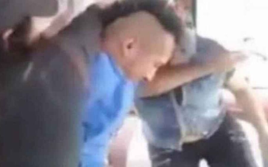 Ao anunciar assalto em ônibus, homem encontra mãe e apanha
