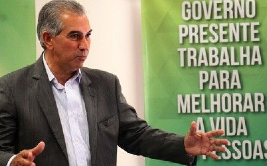Reinaldo corta cargos comissionados e aumenta chefias no Governo